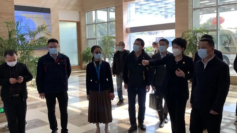 副市长张庆带领科技镇长团成员走访江苏GGpoker机械
